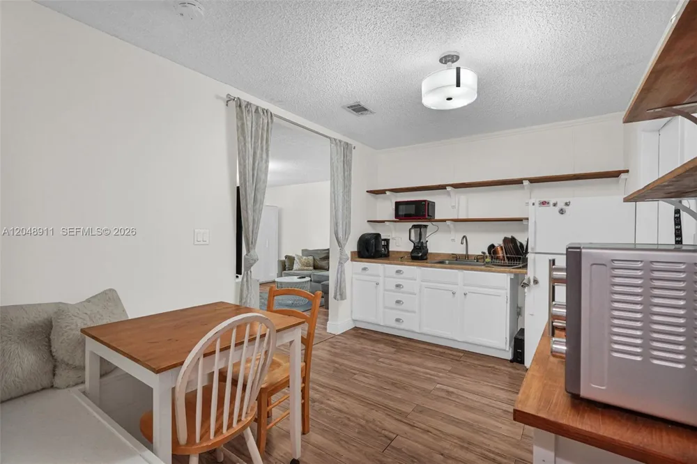 19200 SW 216th St Miami, FL 33170