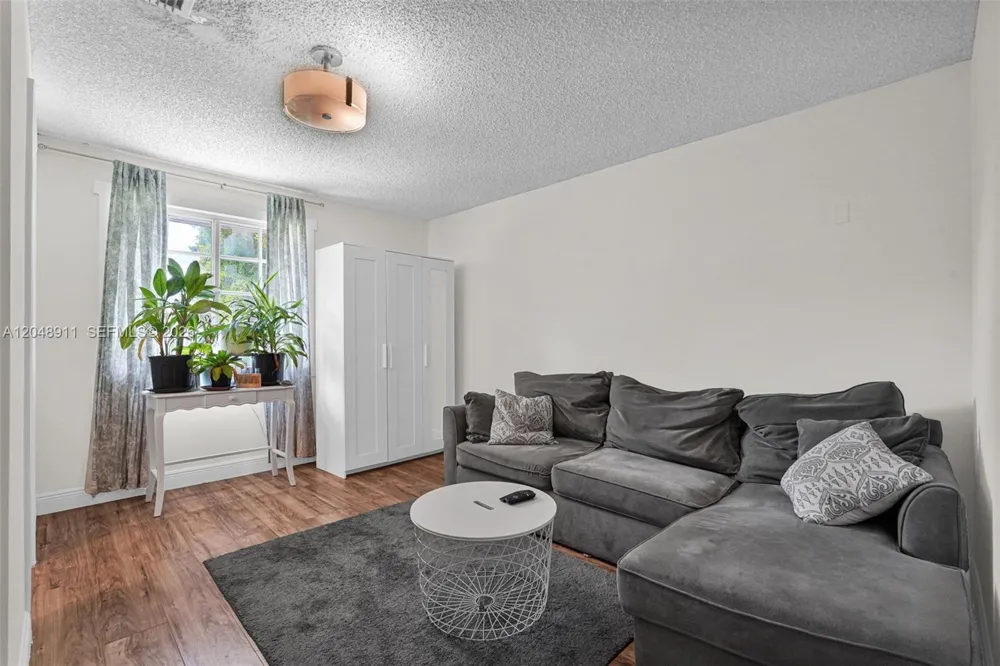 19200 SW 216th St Miami, FL 33170