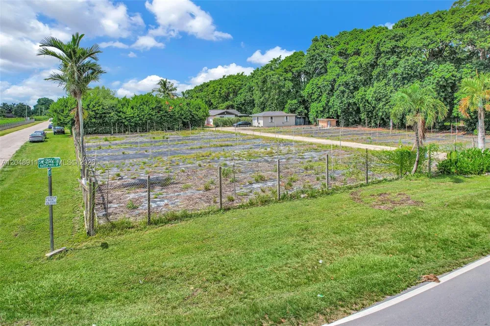 19200 SW 216th St Miami, FL 33170