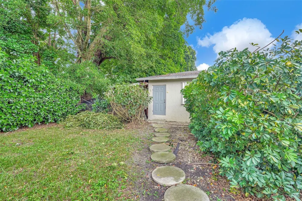 19200 SW 216th St Miami, FL 33170