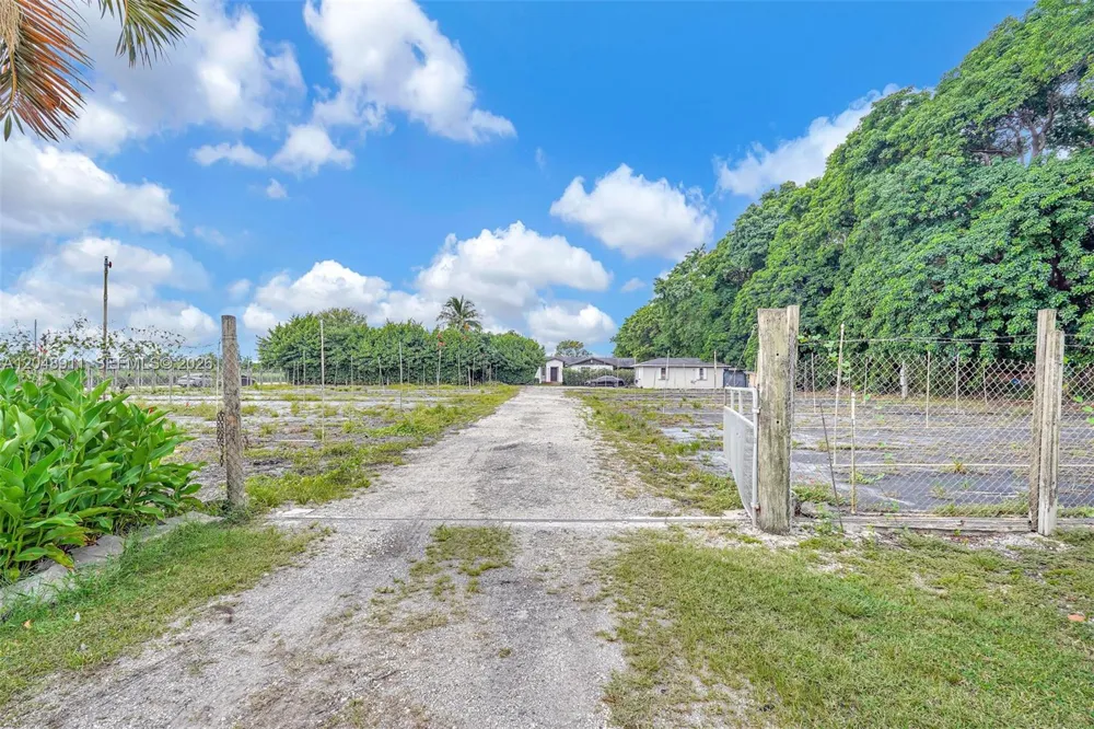 19200 SW 216th St Miami, FL 33170