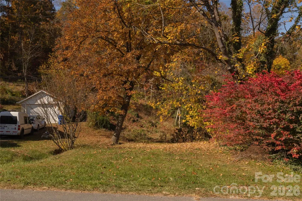 13 Bassett Road Asheville, NC 28804