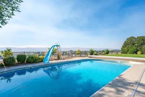 225 NE Widmer Drive