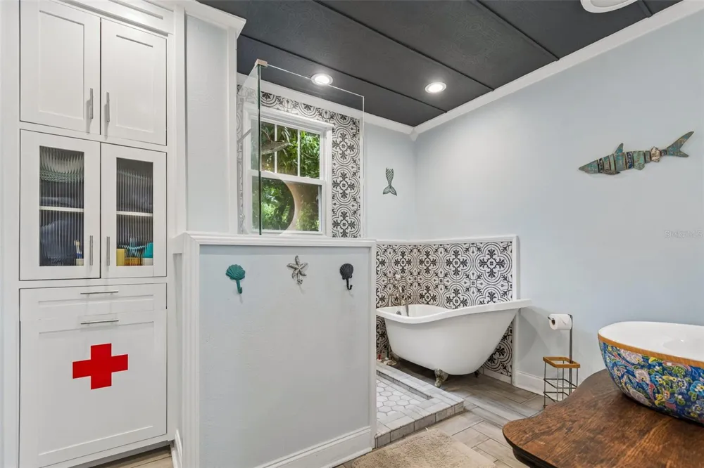2518 GRANADA CIRCLE E St Petersburg, FL 33712