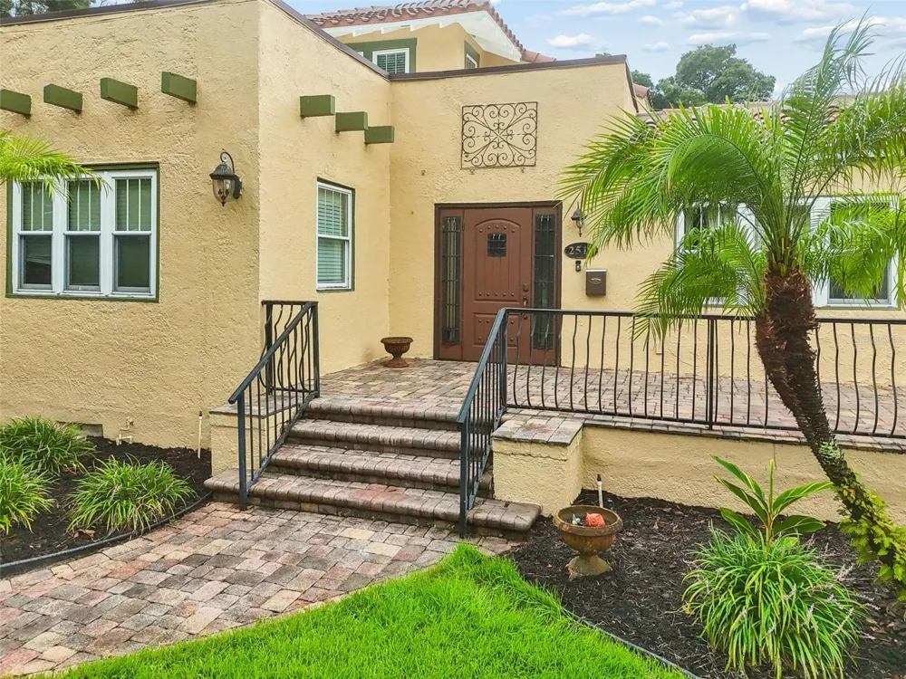 2518 GRANADA CIRCLE E St Petersburg, FL 33712