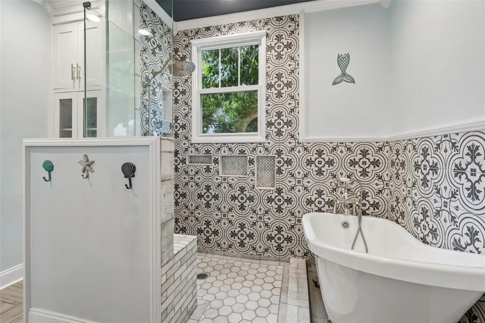 2518 GRANADA CIRCLE E St Petersburg, FL 33712