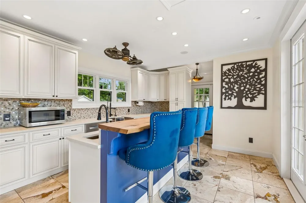 2518 GRANADA CIRCLE E St Petersburg, FL 33712