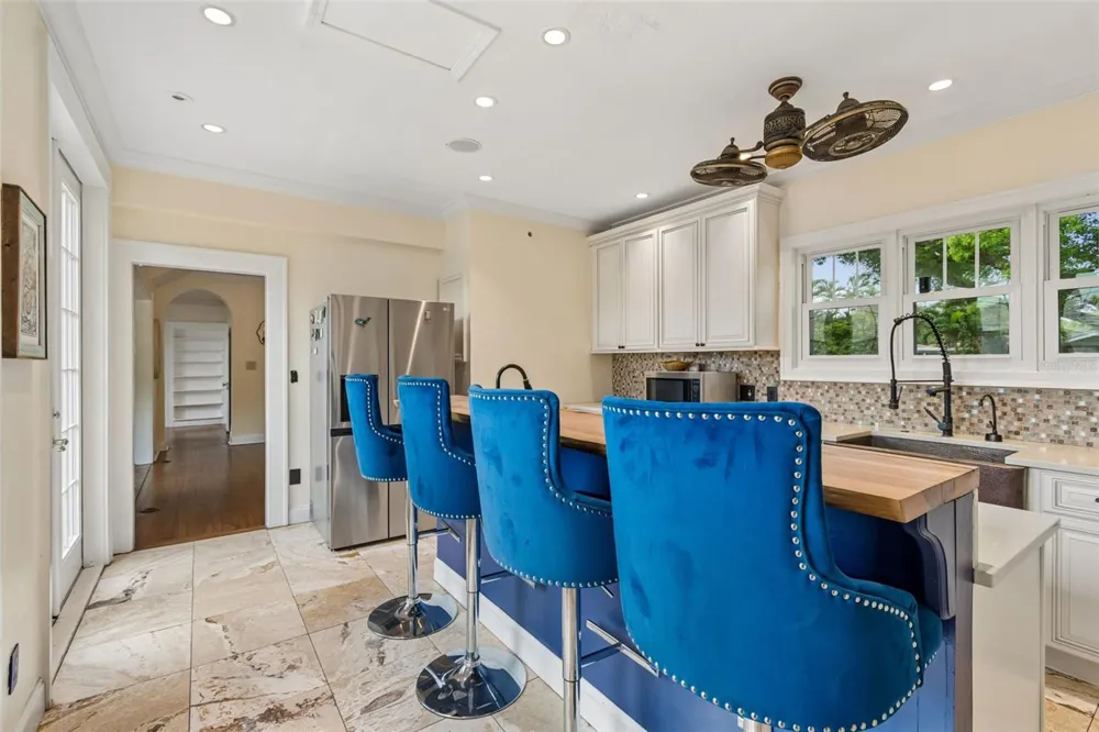 2518 GRANADA CIRCLE E St Petersburg, FL 33712