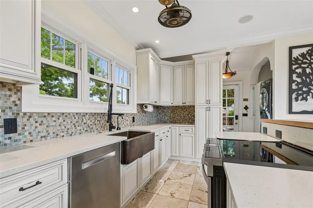 2518 GRANADA CIRCLE E St Petersburg, FL 33712
