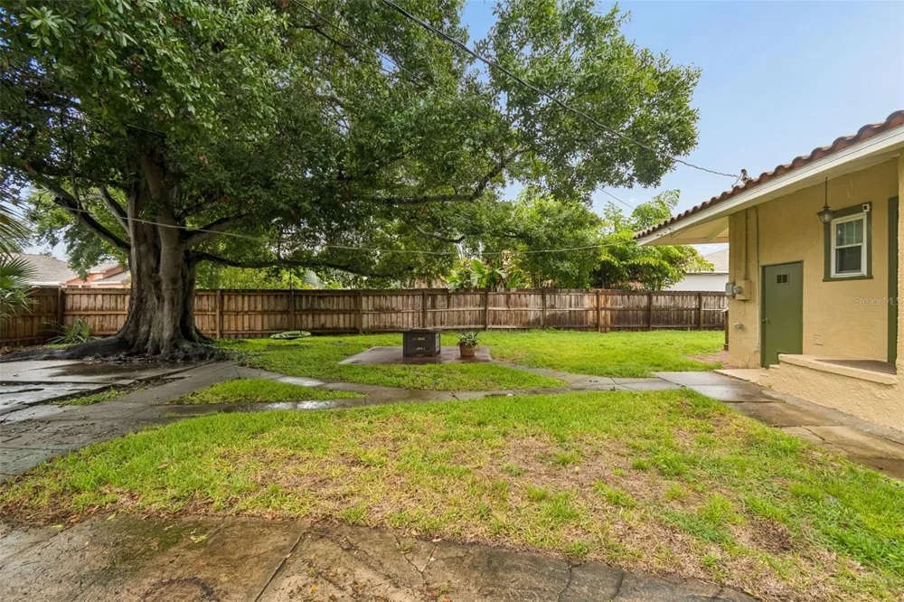 2518 GRANADA CIRCLE E St Petersburg, FL 33712