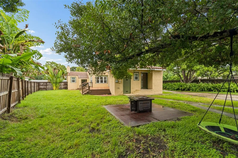 2518 GRANADA CIRCLE E St Petersburg, FL 33712