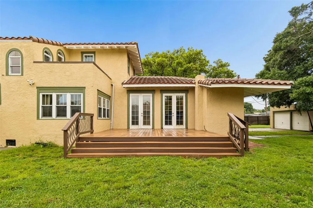 2518 GRANADA CIRCLE E St Petersburg, FL 33712