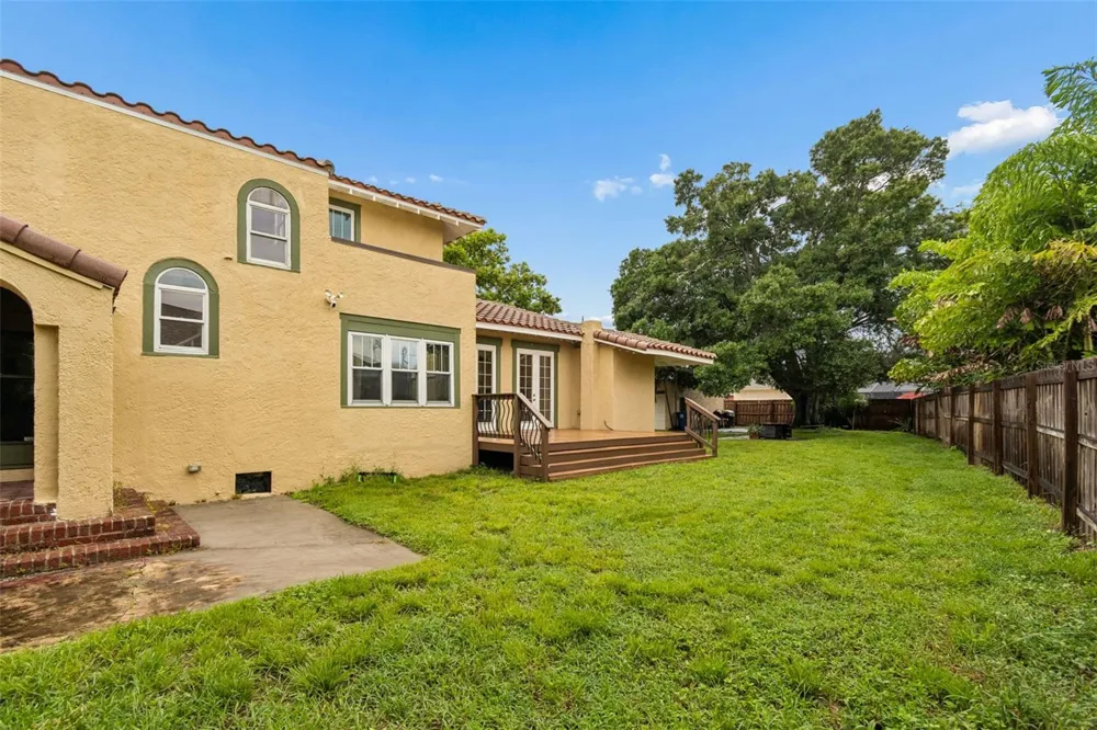2518 GRANADA CIRCLE E St Petersburg, FL 33712