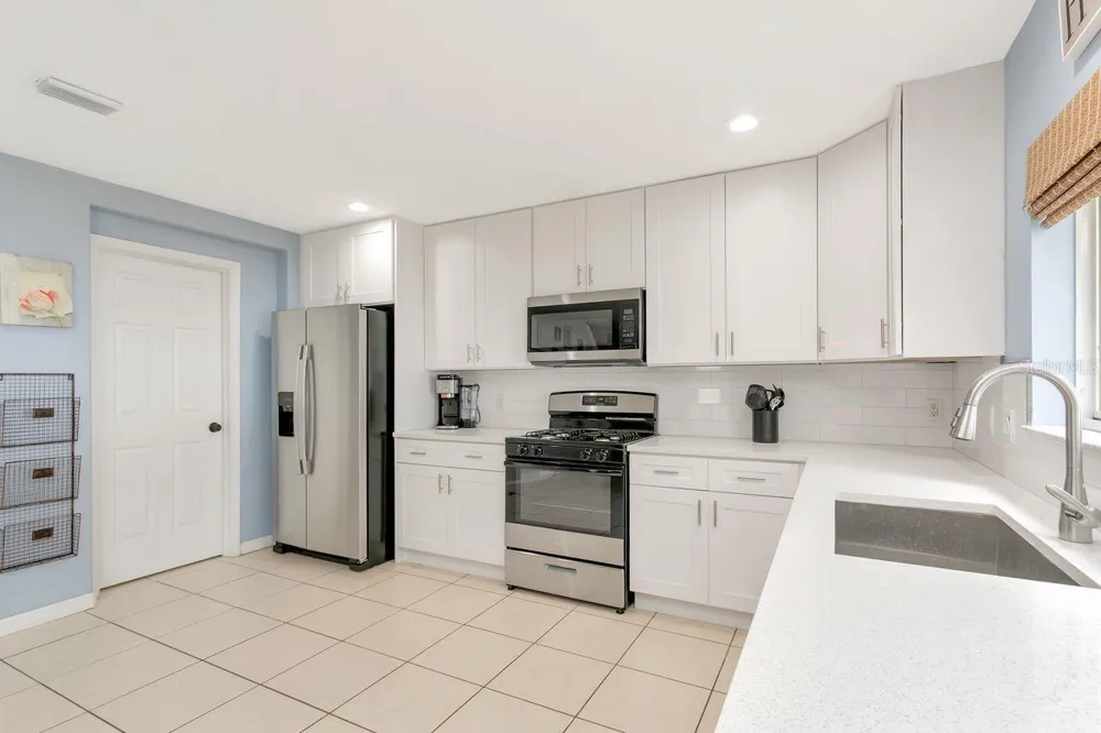 6818 WATERTON DRIVE Riverview, FL 33578