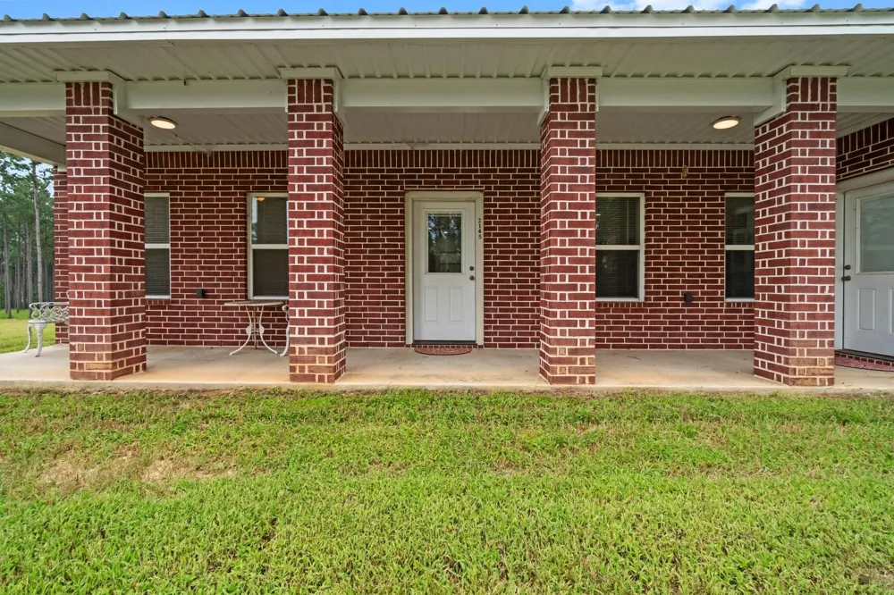 2145 Fm 946 S Oakhurst, TX 77359
