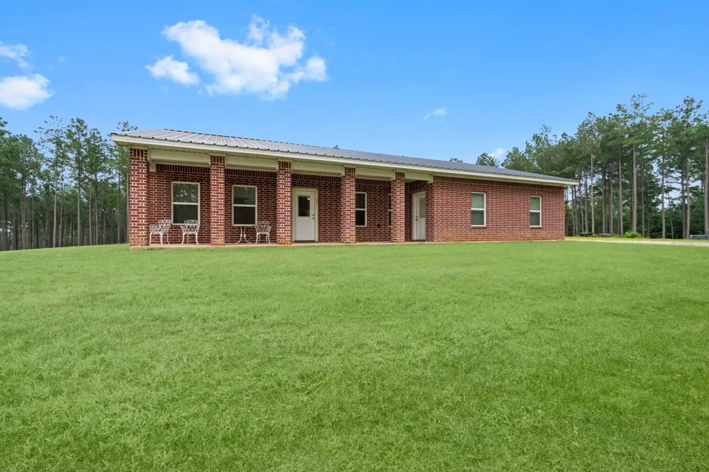 2145 Fm 946 S Oakhurst, TX 77359