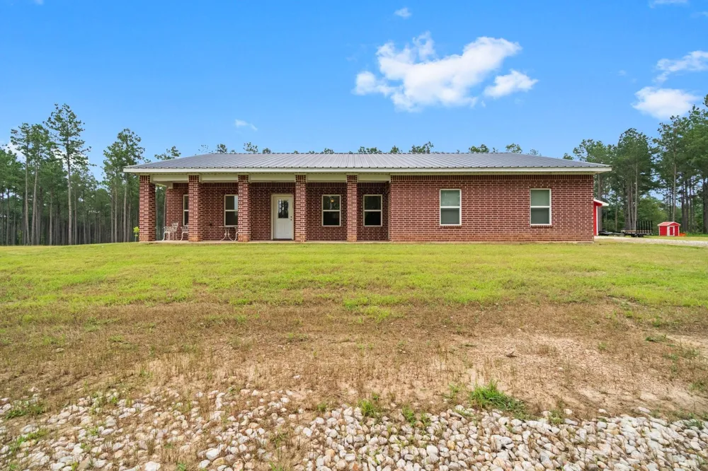 2145 Fm 946 S Oakhurst, TX 77359