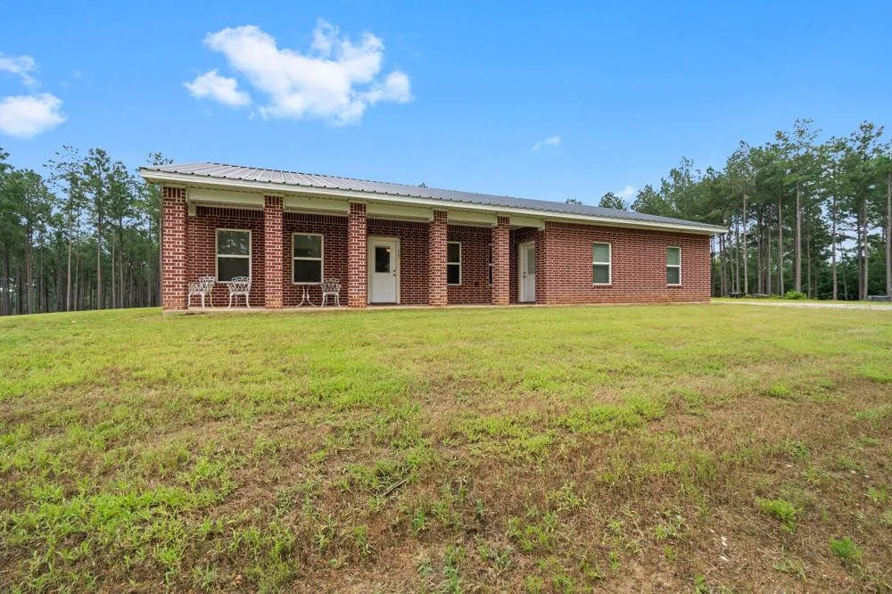 2145 Fm 946 S Oakhurst, TX 77359