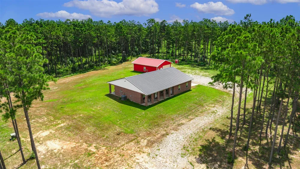 2145 Fm 946 S Oakhurst, TX 77359