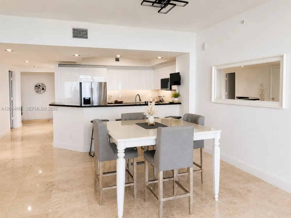 14951 Royal Oaks Ln #1501 North Miami, FL 33181