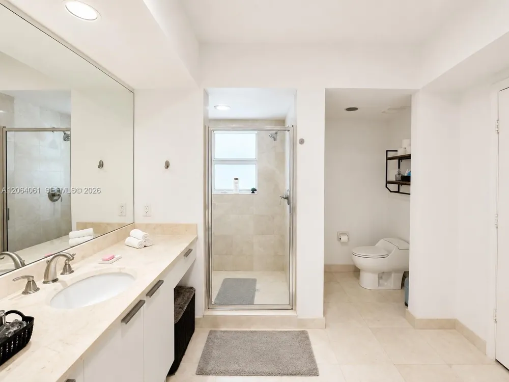 14951 Royal Oaks Ln #1501 North Miami, FL 33181