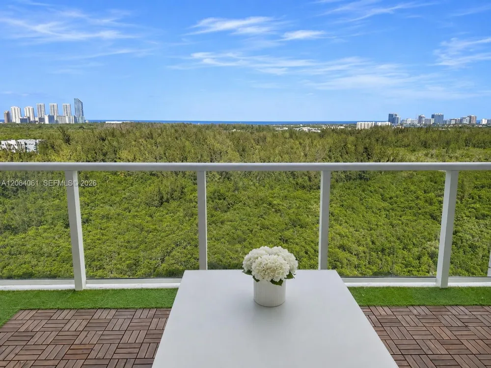 14951 Royal Oaks Ln #1501 North Miami, FL 33181