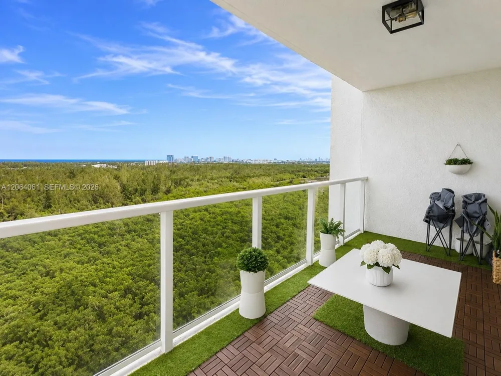 14951 Royal Oaks Ln #1501 North Miami, FL 33181