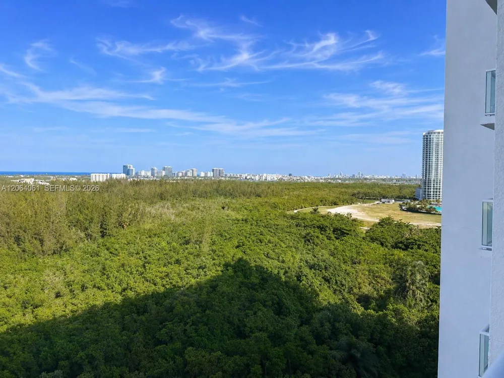 14951 Royal Oaks Ln #1501 North Miami, FL 33181