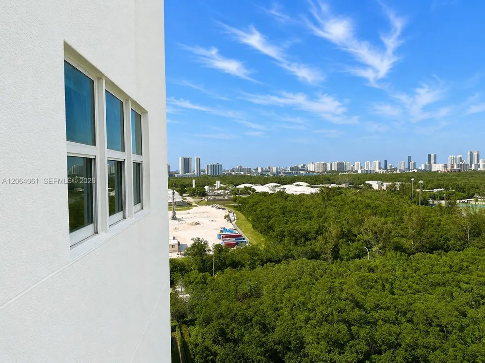 14951 Royal Oaks Ln #1501 North Miami, FL 33181