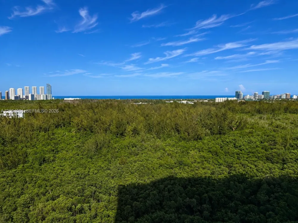 14951 Royal Oaks Ln #1501 North Miami, FL 33181