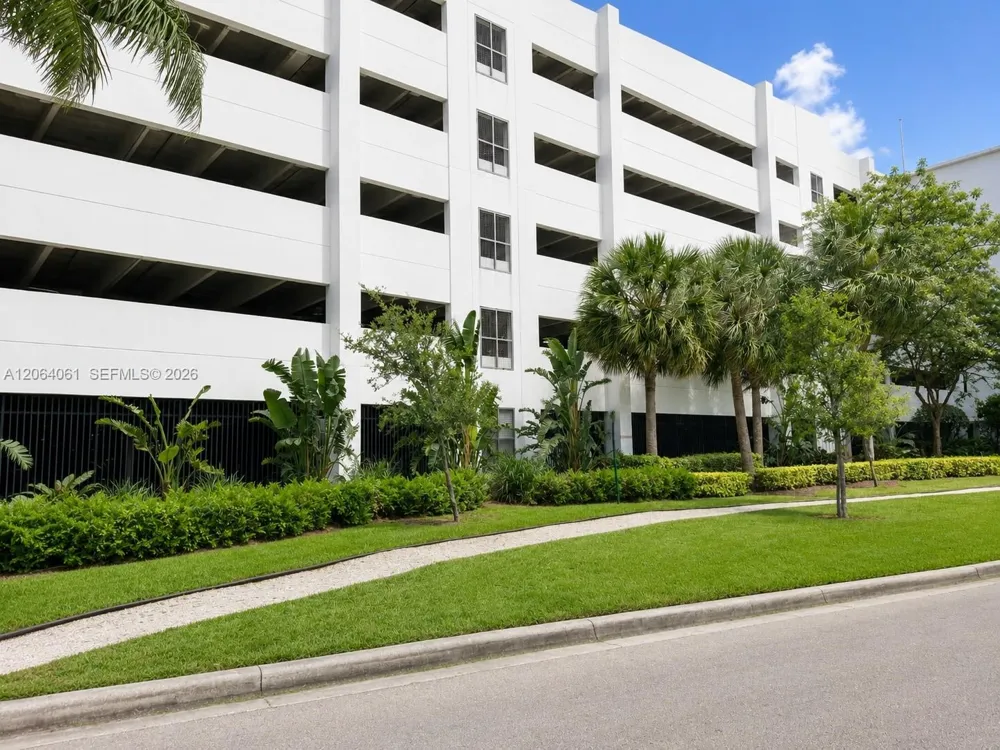 14951 Royal Oaks Ln #1501 North Miami, FL 33181