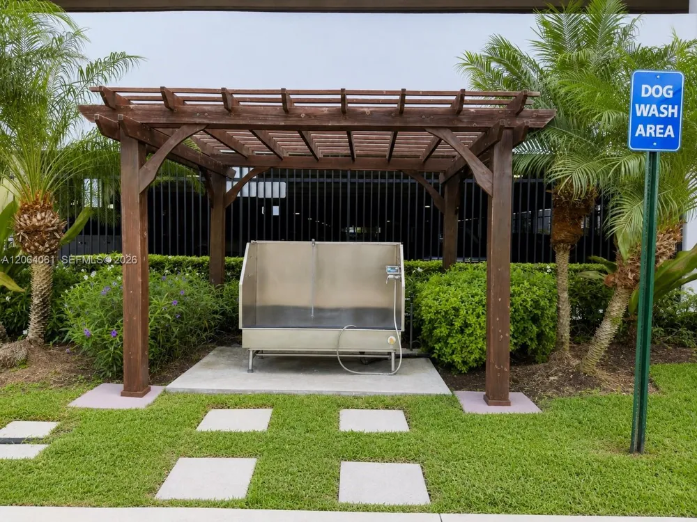 14951 Royal Oaks Ln #1501 North Miami, FL 33181
