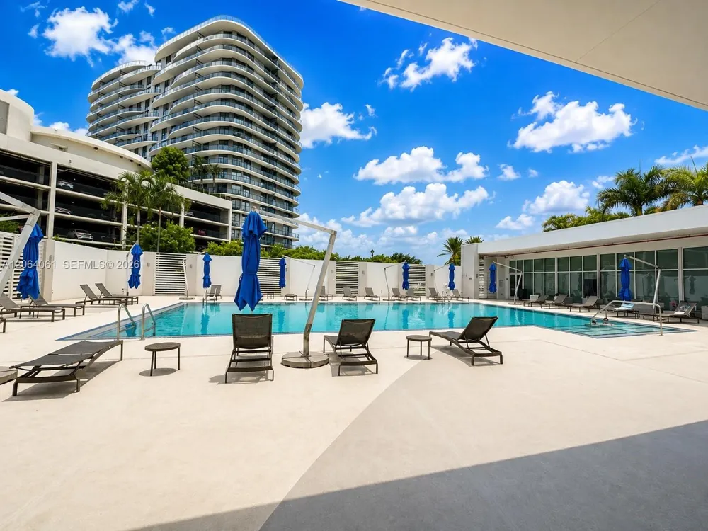 14951 Royal Oaks Ln #1501 North Miami, FL 33181