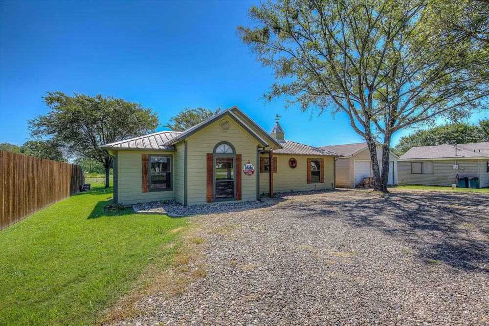 166 County Road 1559 Alba, TX 75410