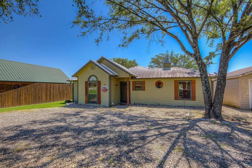 166 County Road 1559 Alba, TX 75410