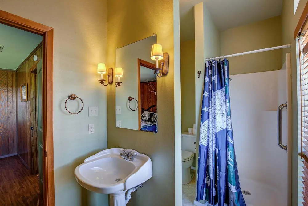 166 County Road 1559 Alba, TX 75410