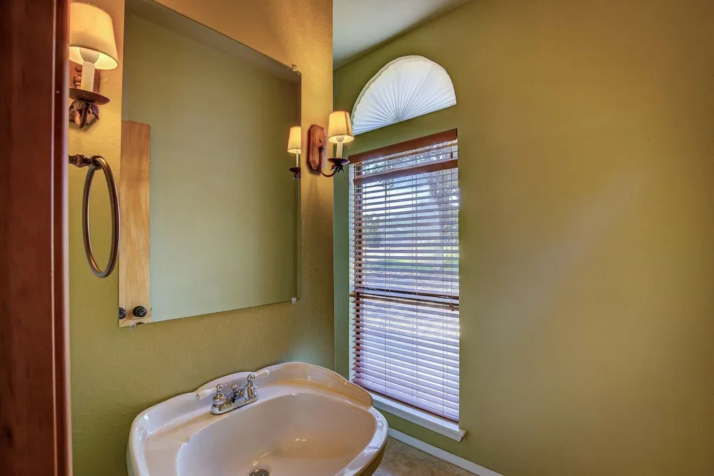 166 County Road 1559 Alba, TX 75410