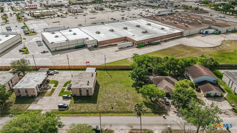 902 Simpson Road Victoria, TX 77904