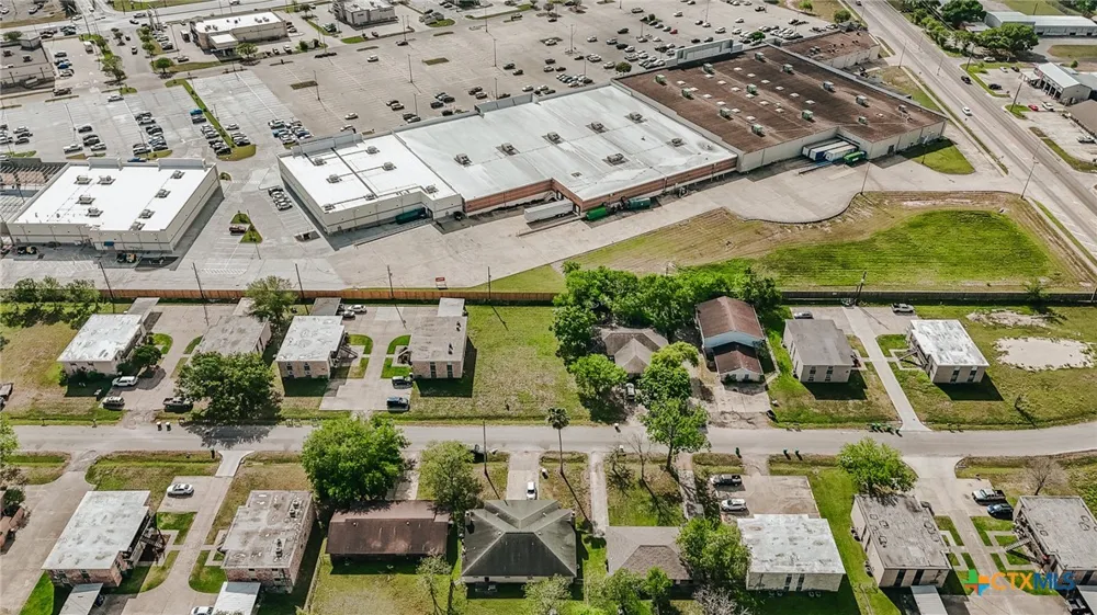 902 Simpson Road Victoria, TX 77904