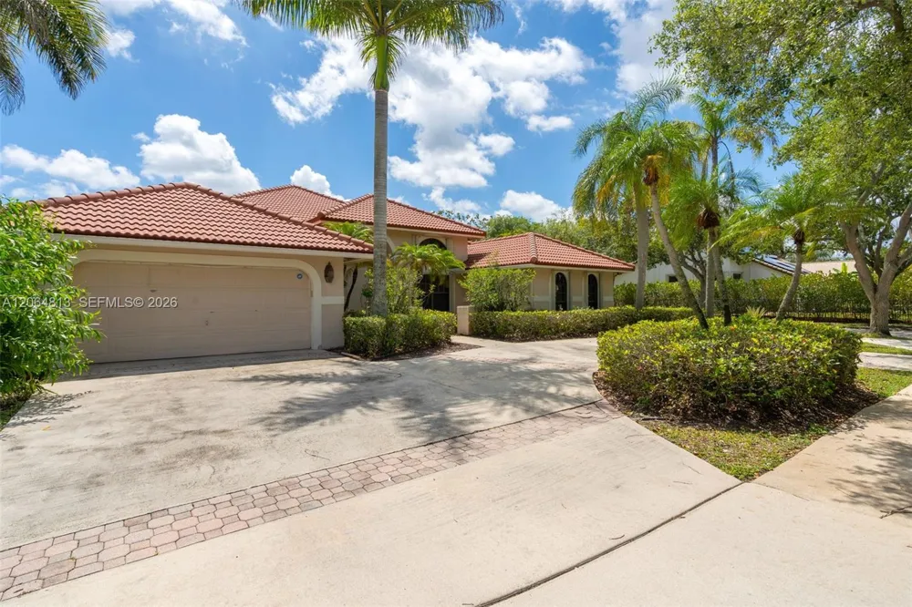 1051 Deerpath Ct Weston, FL 33326