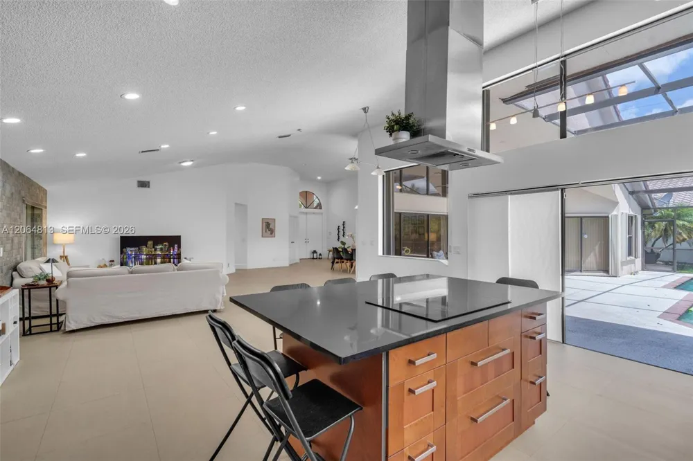 1051 Deerpath Ct Weston, FL 33326