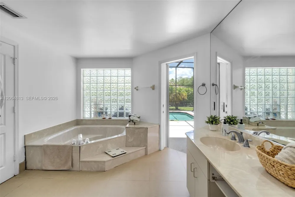 1051 Deerpath Ct Weston, FL 33326