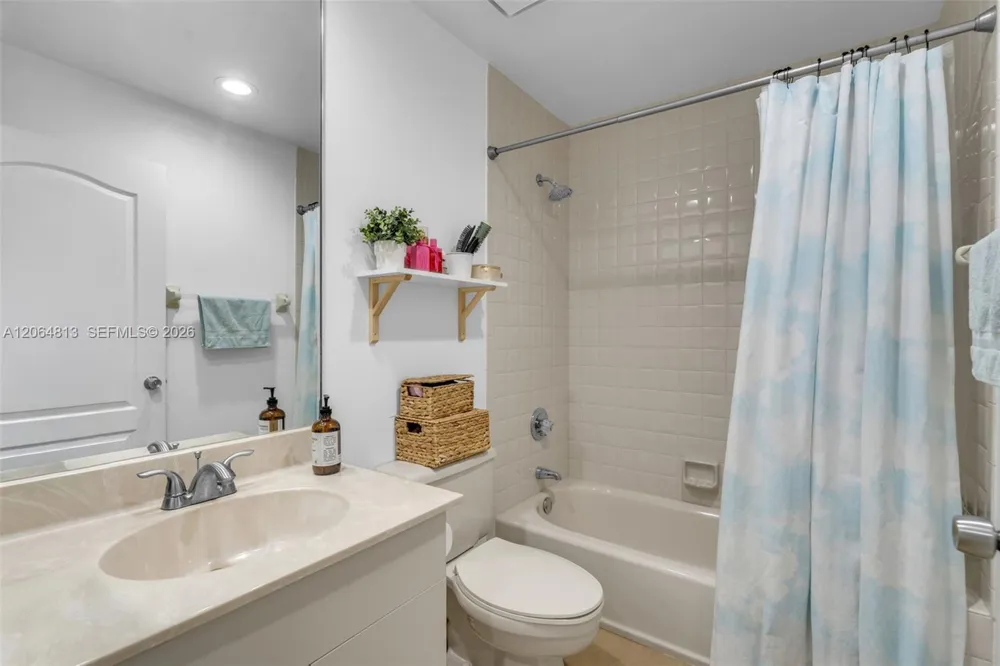 1051 Deerpath Ct Weston, FL 33326