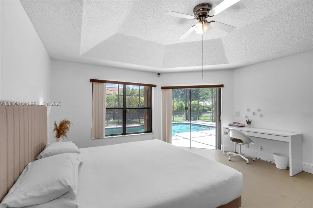 1051 Deerpath Ct Weston, FL 33326
