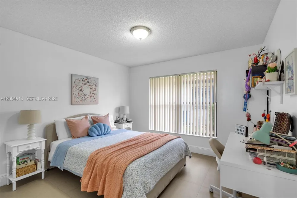 1051 Deerpath Ct Weston, FL 33326