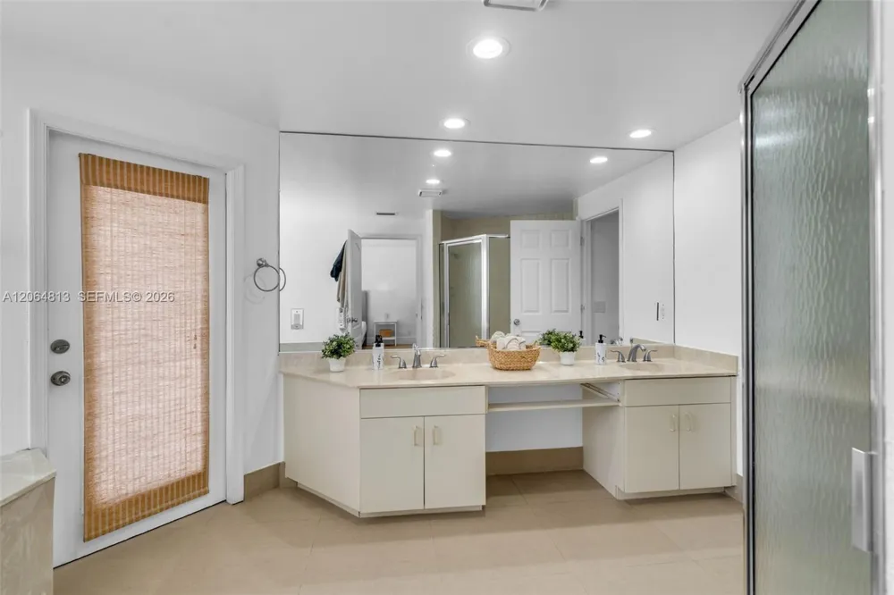 1051 Deerpath Ct Weston, FL 33326