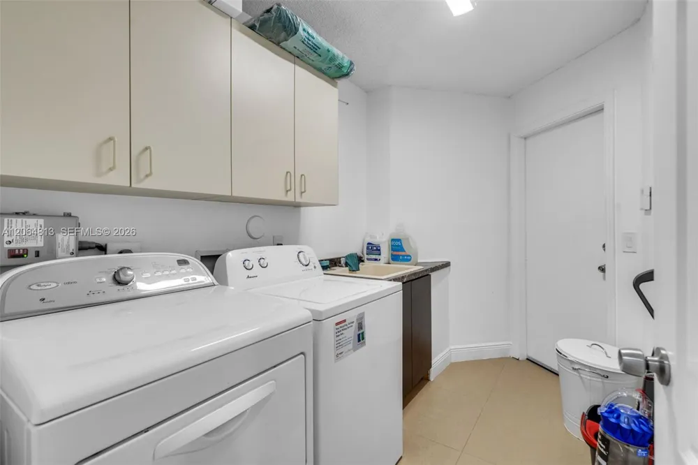 1051 Deerpath Ct Weston, FL 33326