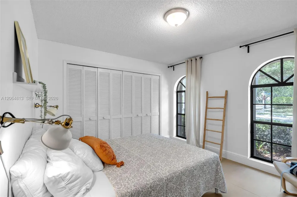 1051 Deerpath Ct Weston, FL 33326