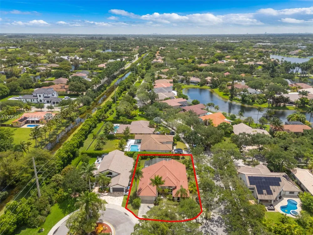 1051 Deerpath Ct Weston, FL 33326