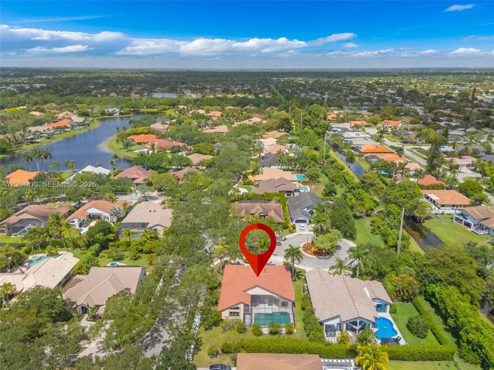 1051 Deerpath Ct Weston, FL 33326